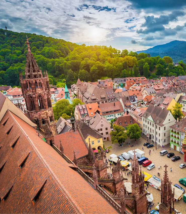 Blick vom Freiburger Münster auf die Altstadt und den Schlossberg
